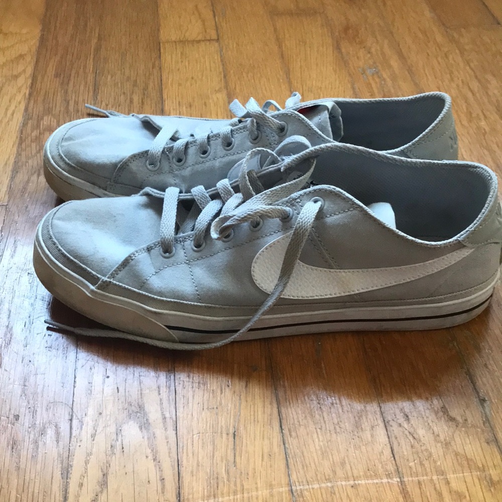 Nike Low profile grey sport shoes 10.5